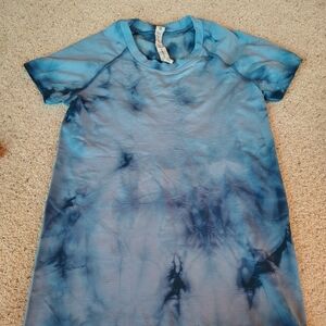 Luluulemon Blue Tie-Dye Short Sleeve Tee Size 4